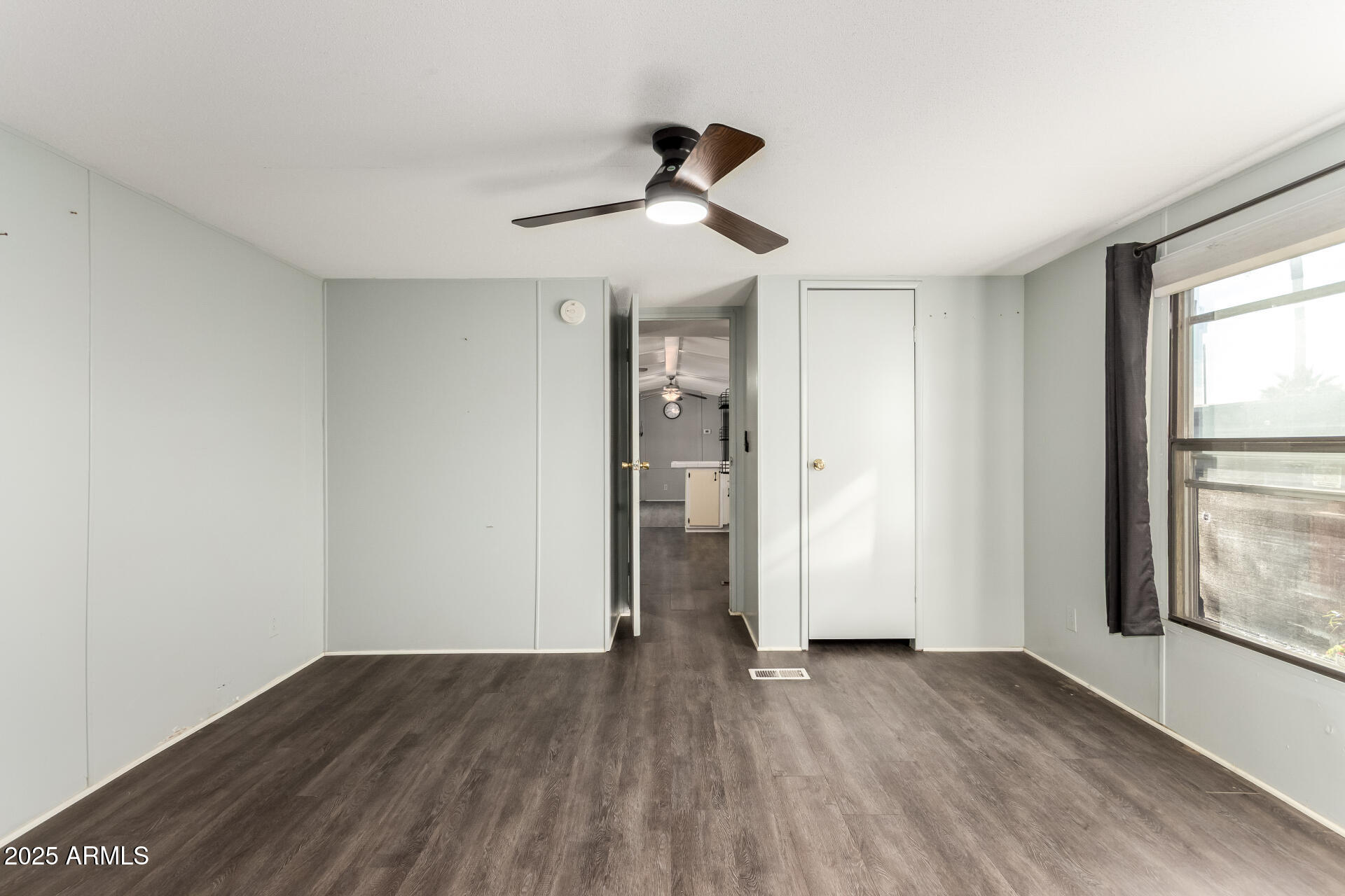 10401 North Cave Creek Road, Unit 93 Phoenix, AZ 85020 - Photo 14 of 28 a view of empty room with wooden floor and fan