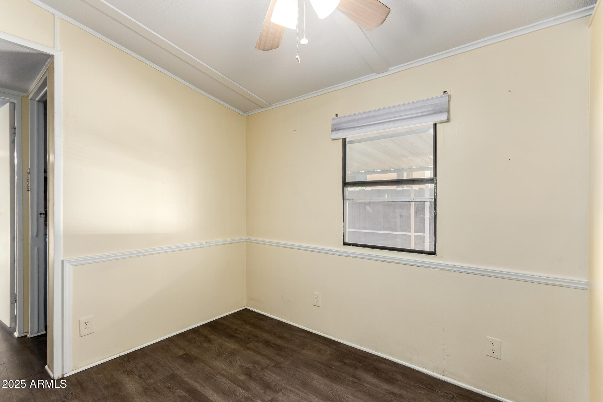 10401 North Cave Creek Road, Unit 93 Phoenix, AZ 85020 - Photo 9 of 28 an empty room with a window