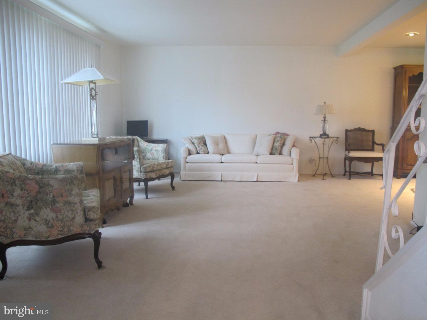 9722 Redd Rambler Drive Philadelphia, PA 19115 - Photo 3 of 11 Living Room
