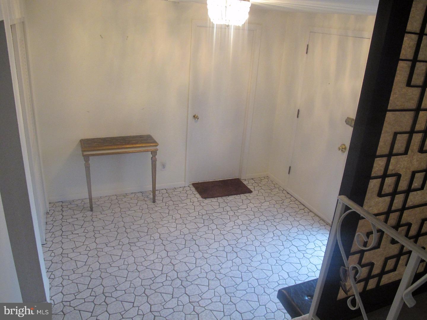 9722 Redd Rambler Drive Philadelphia, PA 19115 - Photo 6 of 11 Foyer