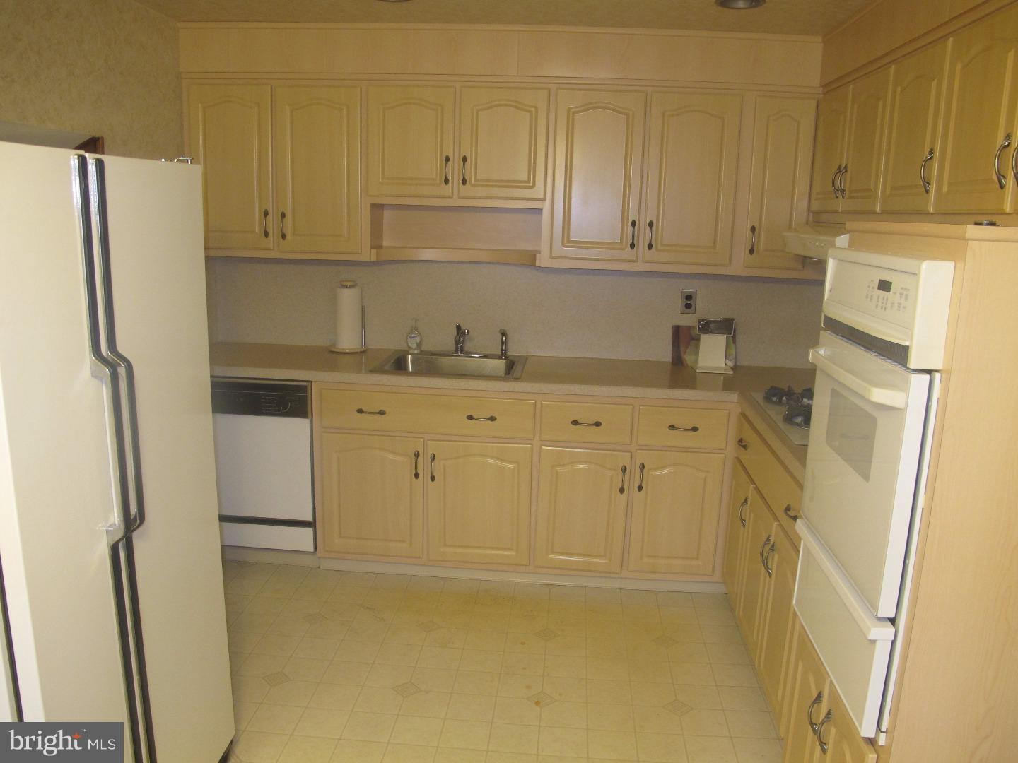 9722 Redd Rambler Drive Philadelphia, PA 19115 - Photo 9 of 11 Kitchen
