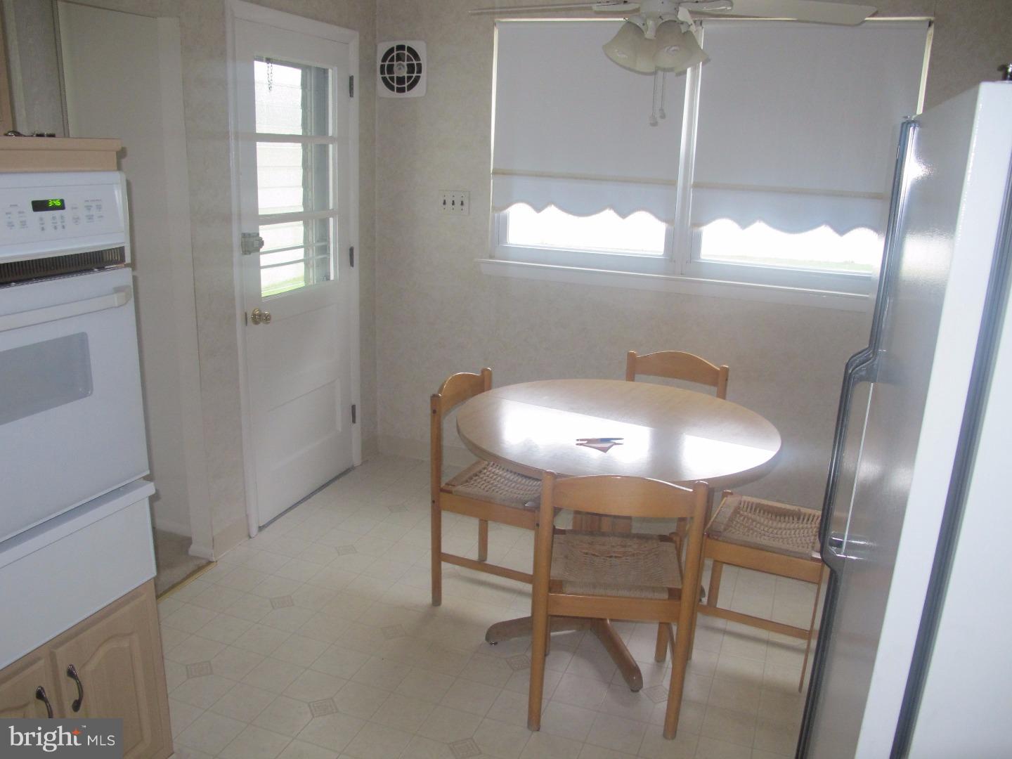9722 Redd Rambler Drive Philadelphia, PA 19115 - Photo 10 of 11 Kitchen