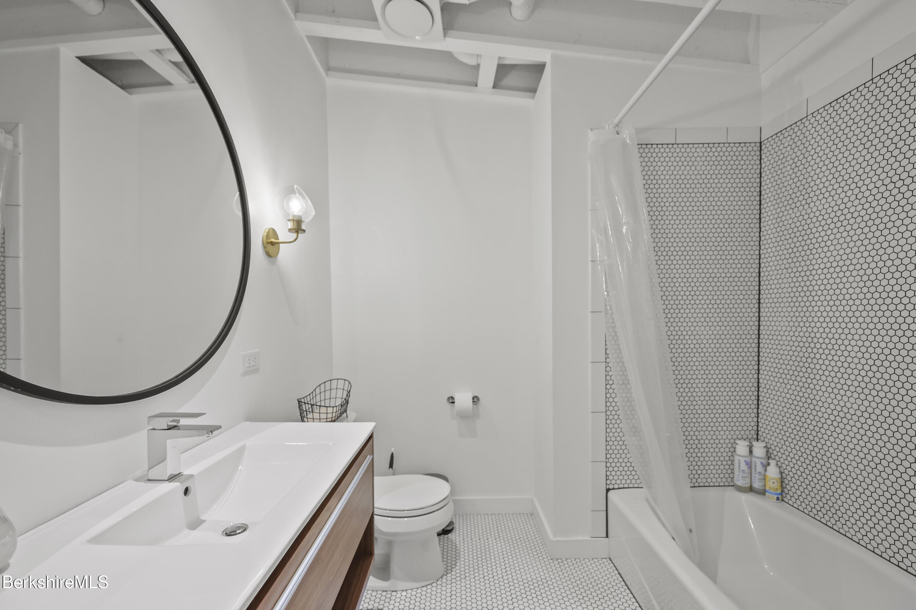 87 Maple Street Williamstown, MA 01267 - Photo 21 of 41 Full Bathroom