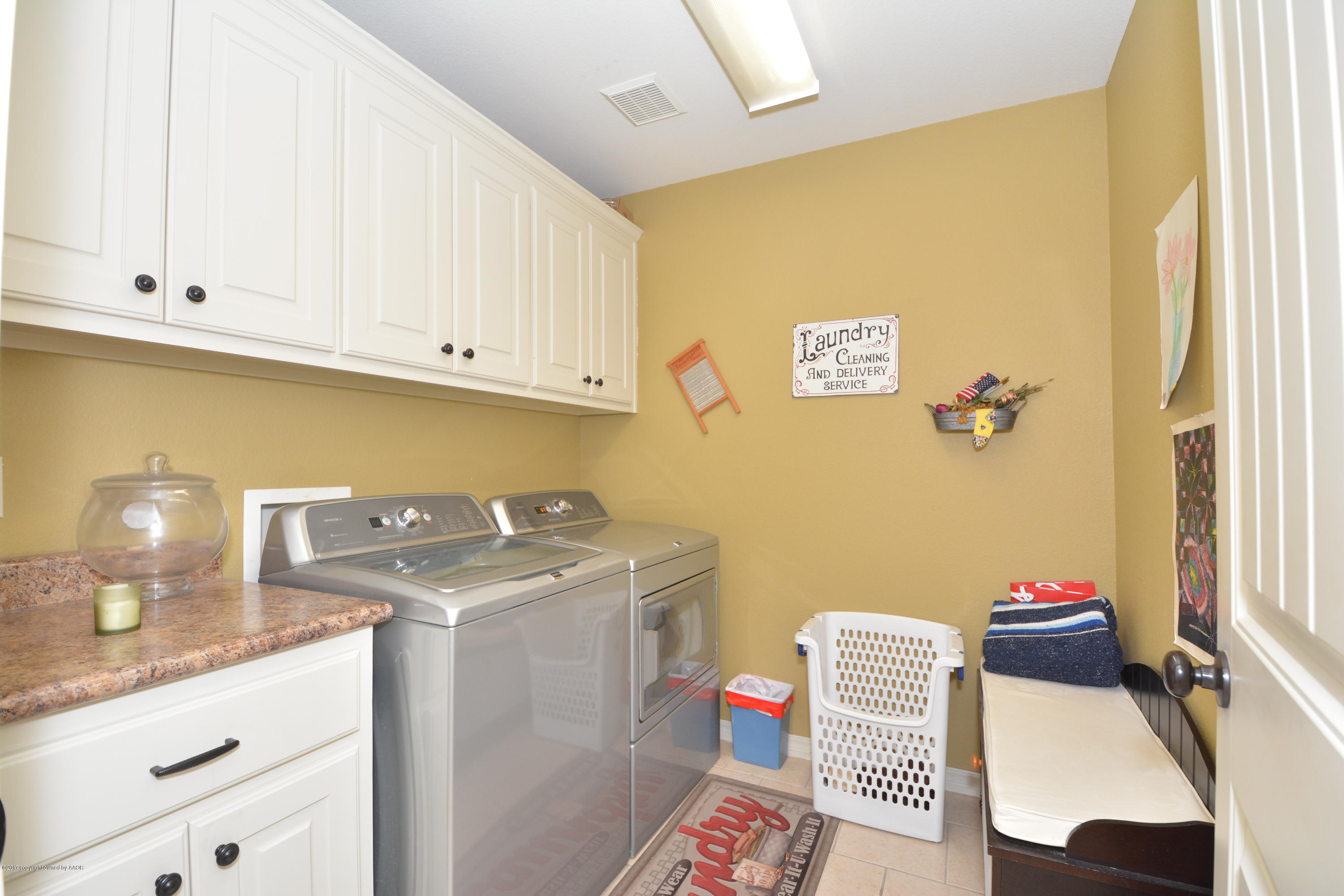 7316 Old Kent Road Amarillo, TX 79109 - Photo 13 of 31 13 Laundry Room