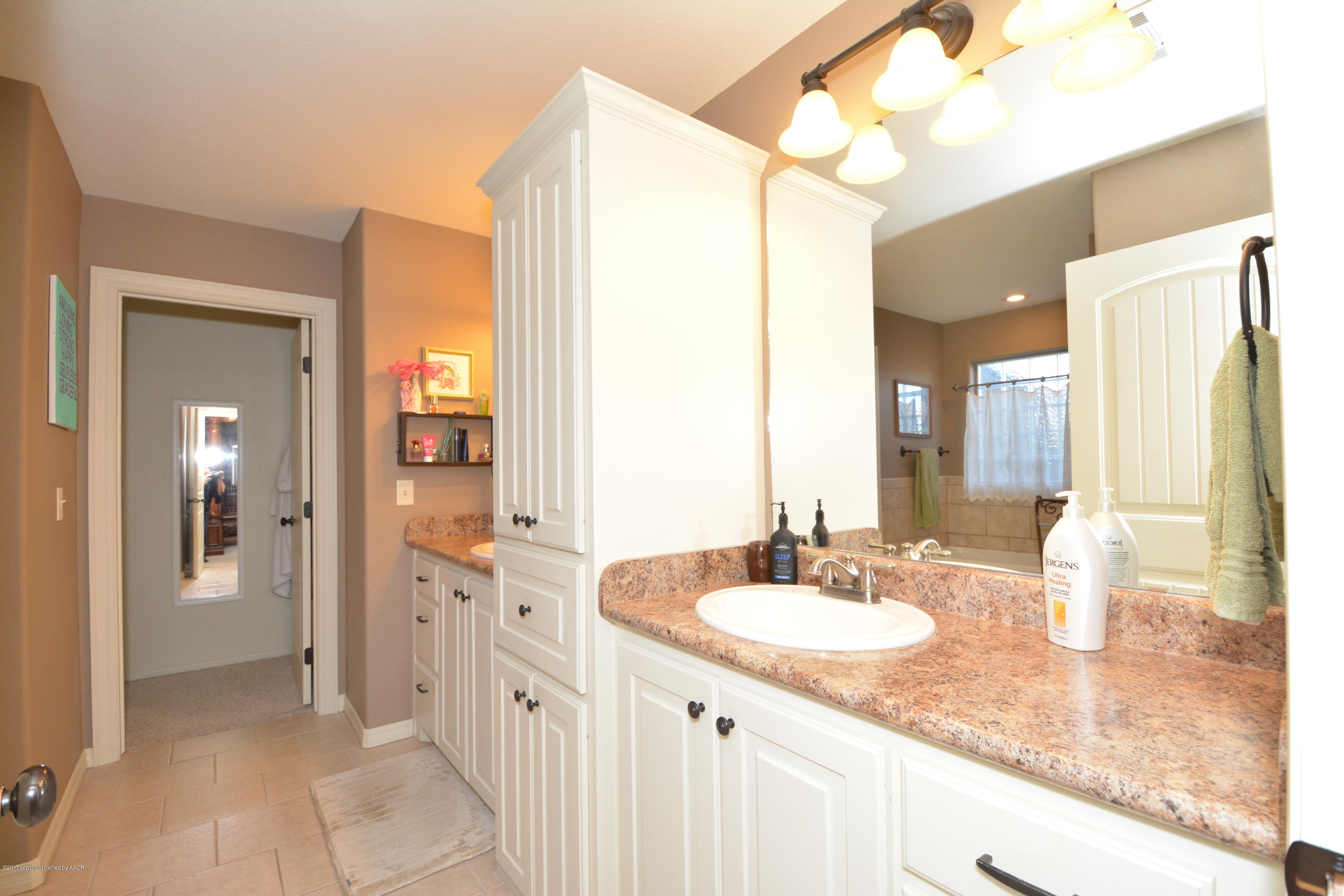 7316 Old Kent Road Amarillo, TX 79109 - Photo 17 of 31 17 Master Bathroom