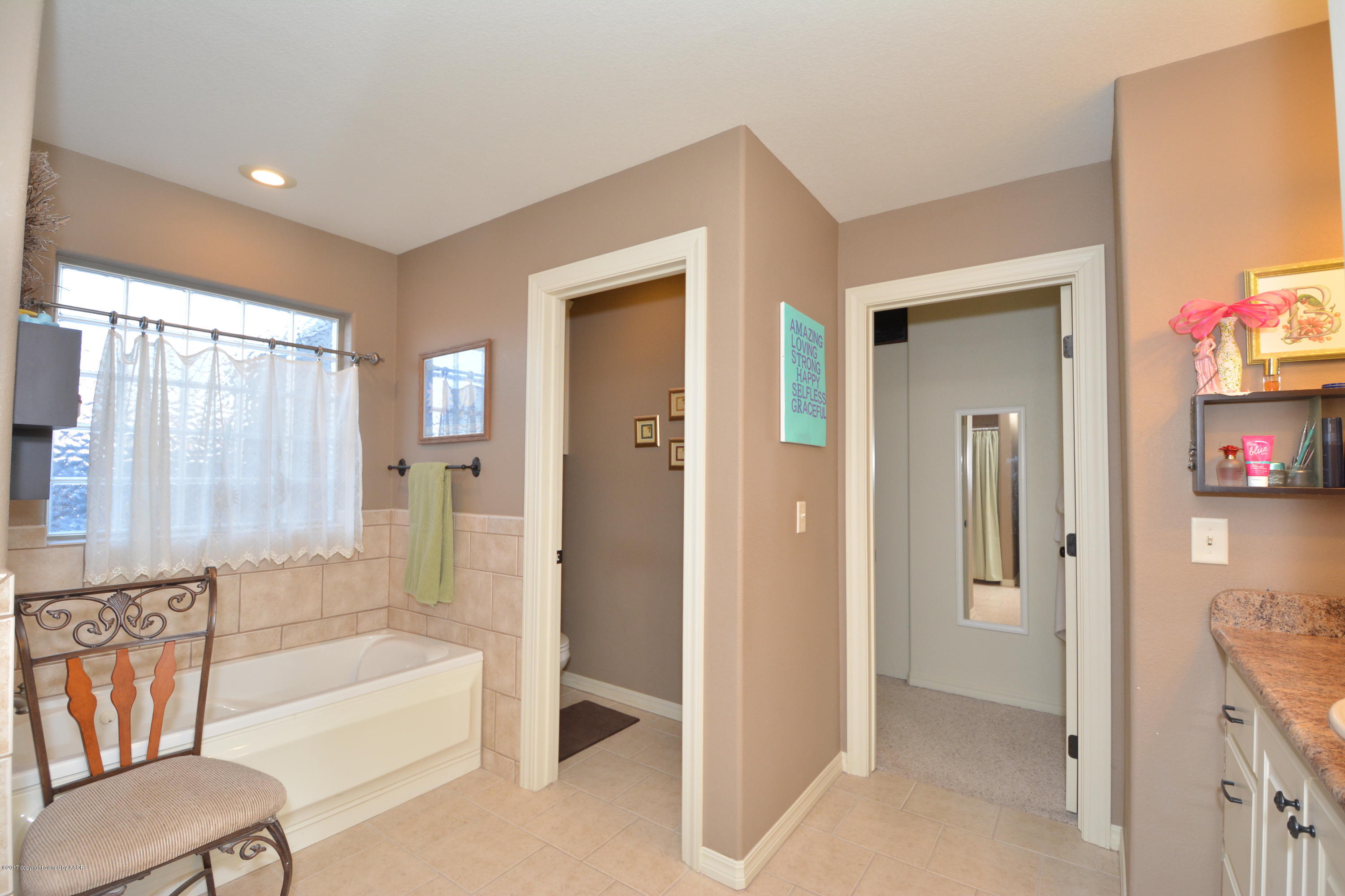 7316 Old Kent Road Amarillo, TX 79109 - Photo 18 of 31 18 Master Bathroom