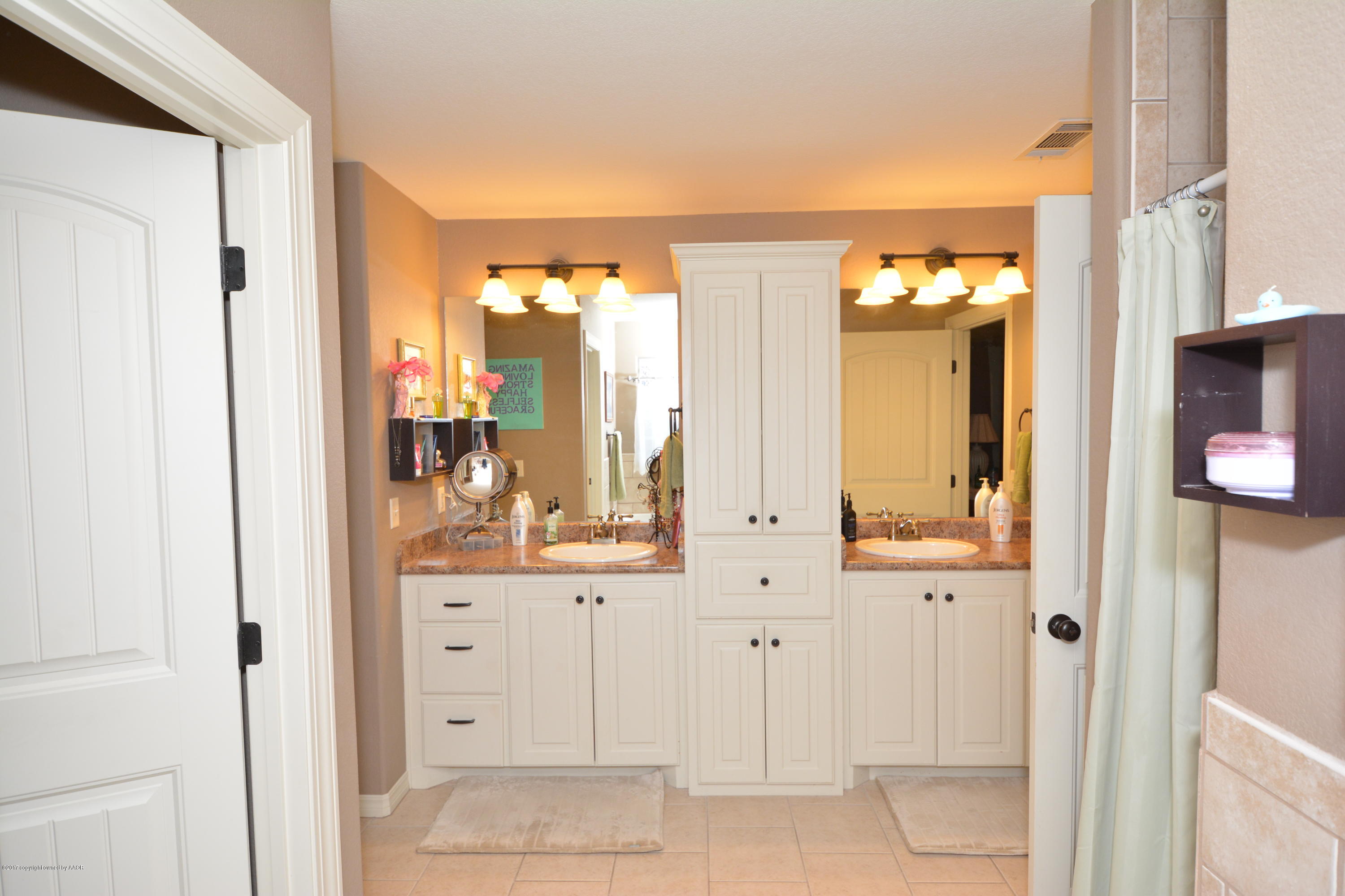 7316 Old Kent Road Amarillo, TX 79109 - Photo 20 of 31 20 Master Bathroom