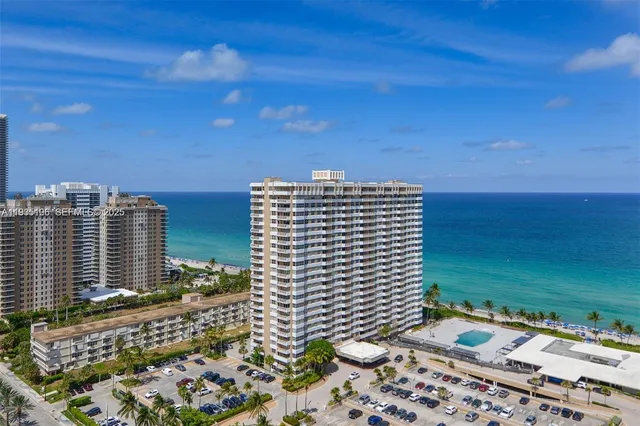 $2,000 | 1950 South Ocean Drive, Unit 9L, Hallandale Beach, FL 33009