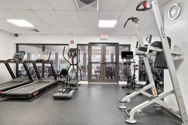 $2,000 | 1950 South Ocean Drive, Unit 9L, Hallandale Beach, FL 33009