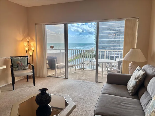 $2,000 | 1950 South Ocean Drive, Unit 9L, Hallandale Beach, FL 33009