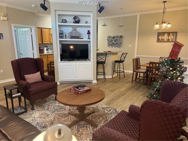 $1,975 | 613 Fraternity Row, College Station, TX 77845