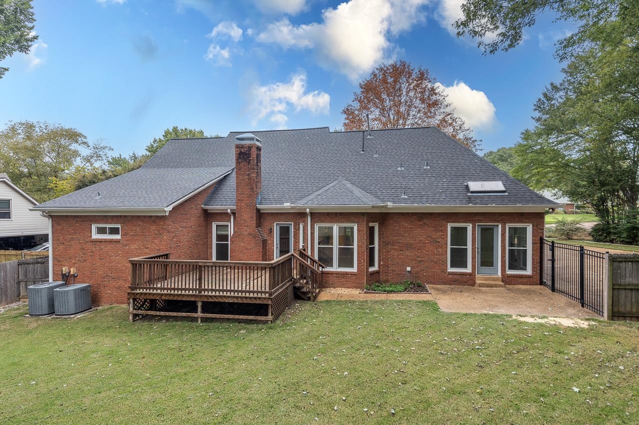 759 West Powell Road Collierville, TN 38017 - Photo 34 of 39 front view of a house with a yard