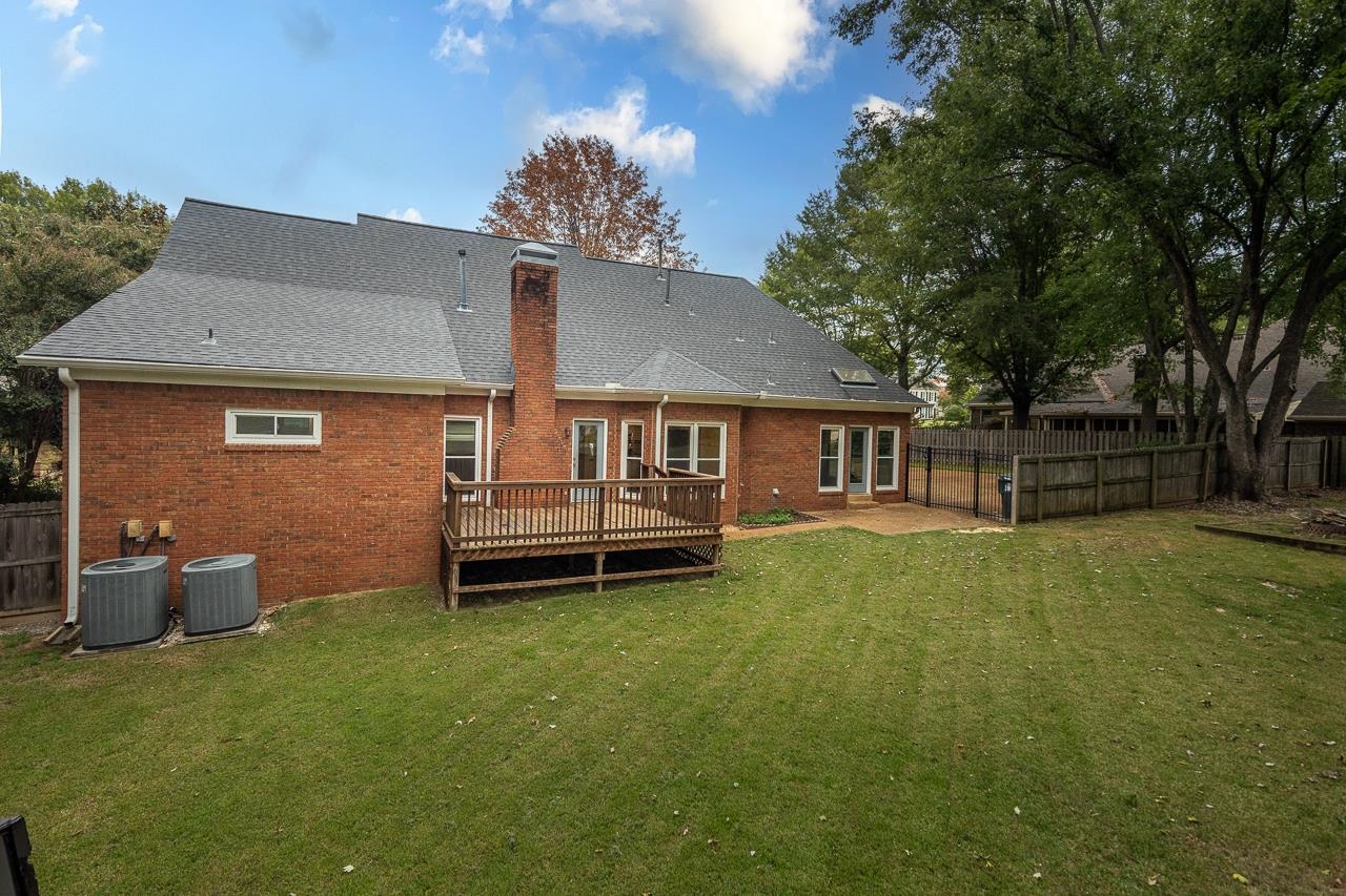 759 West Powell Road Collierville, TN 38017 - Photo 35 of 39 a front view of a house with a garden