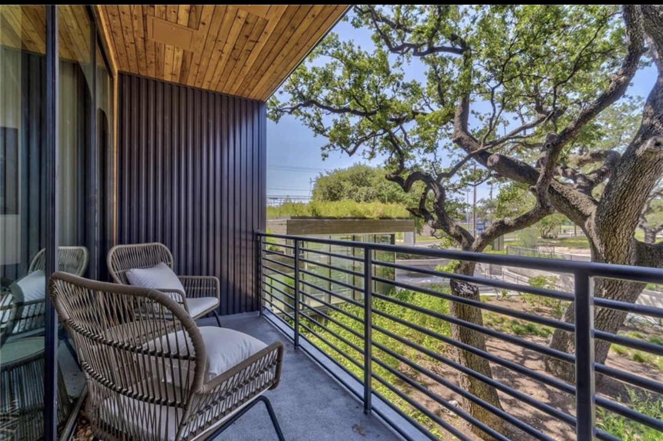 900 South 1st Street, Unit 304 Austin, TX 78704 - Photo 17 of 22 a view of a balcony with a swing