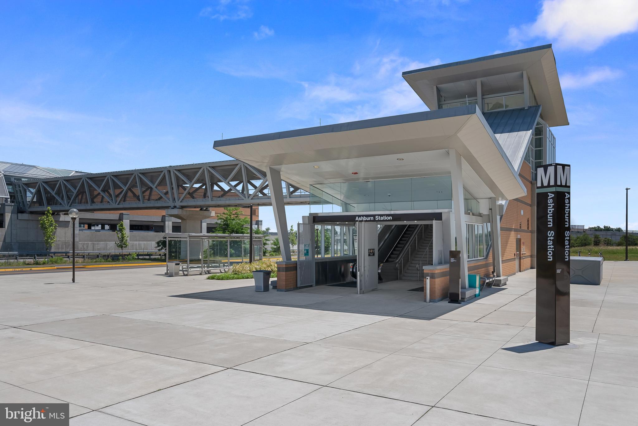 21340 Rainier Lane Broadlands, VA 20148 - Photo 61 of 62 a view of a building with sitting area