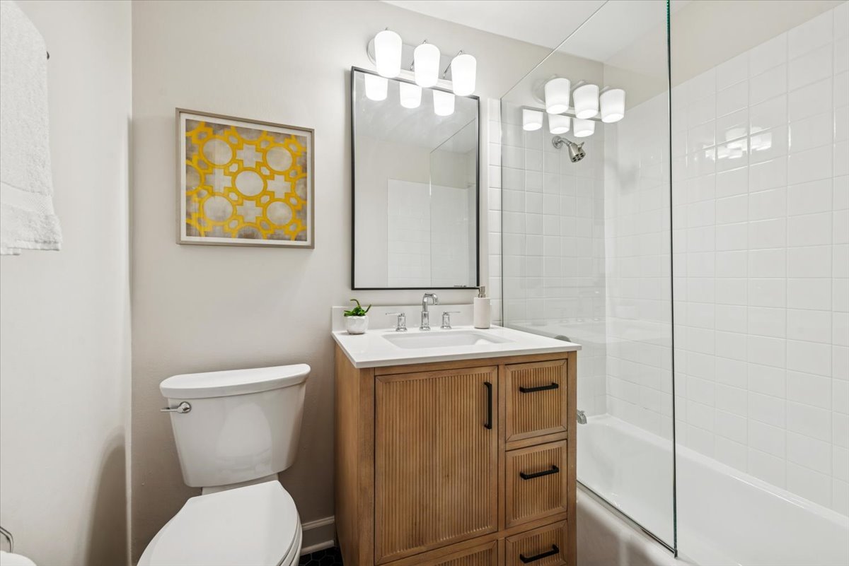 1024 West Byron Street, Unit G Chicago, IL 60613 - Photo 11 of 20 a bathroom with a toilet a sink and mirror