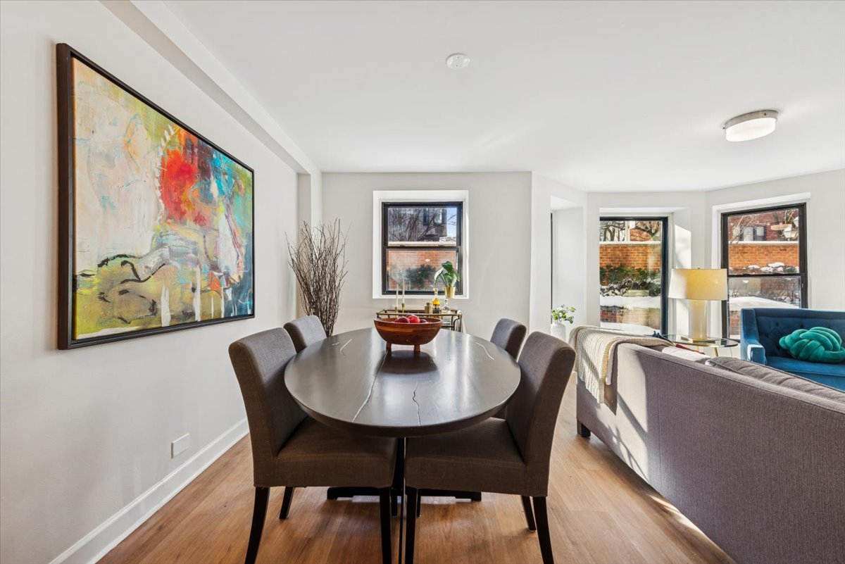 1024 West Byron Street, Unit G Chicago, IL 60613 - Photo 2 of 20 a dining room with furniture and window
