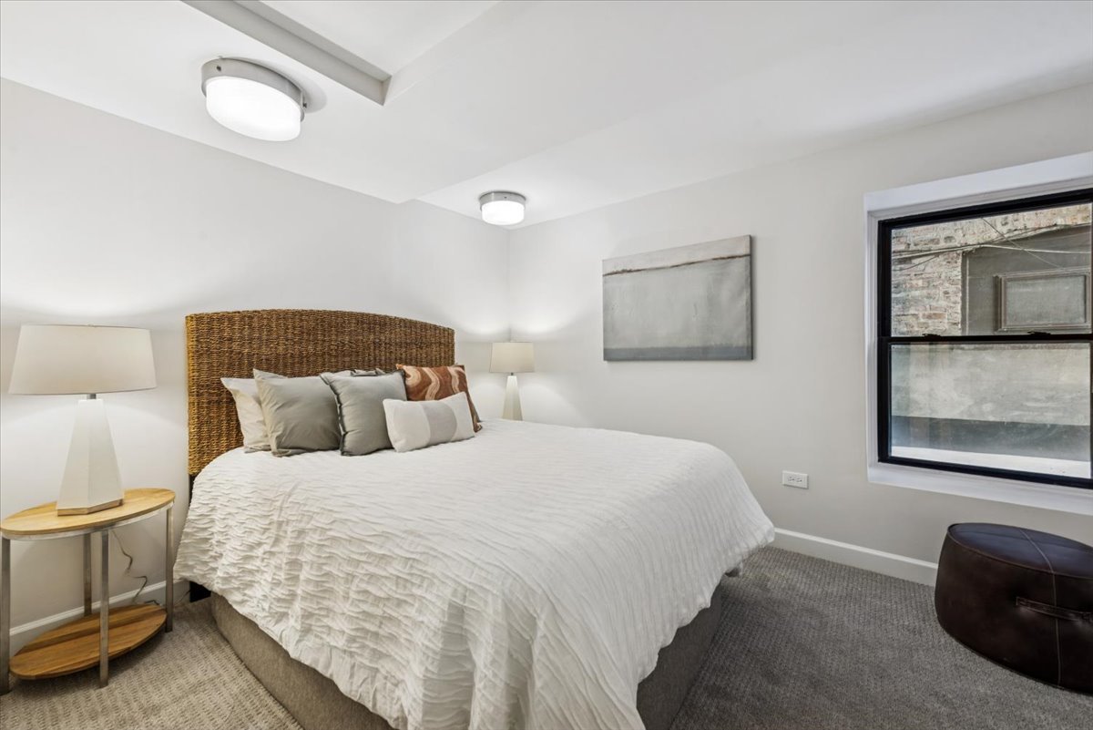 1024 West Byron Street, Unit G Chicago, IL 60613 - Photo 10 of 20 a bedroom with a bed and painting on the wall