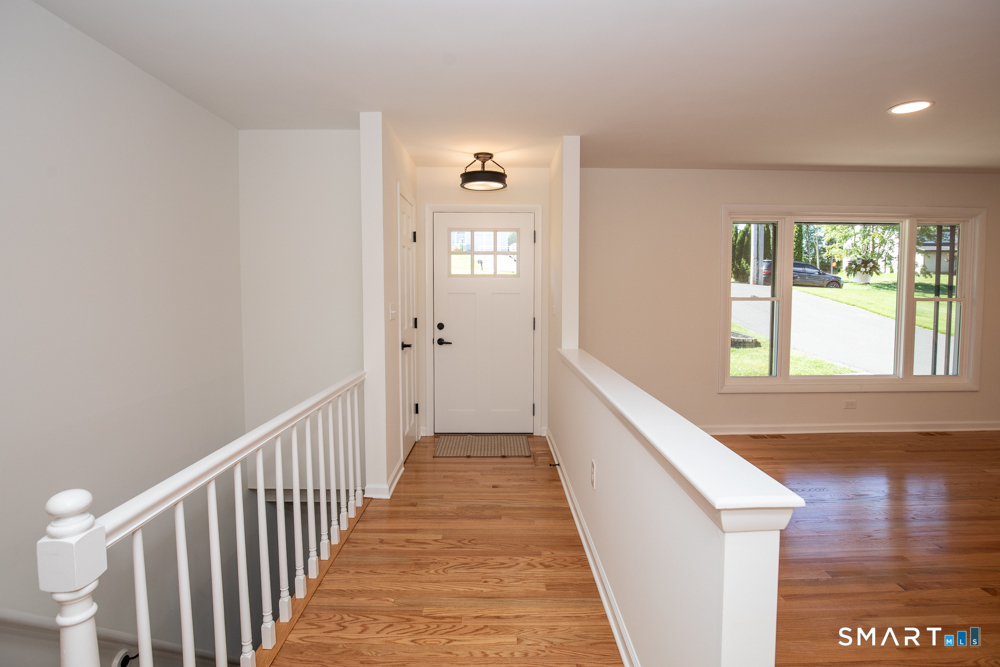 44 Farm Hill Road Wallingford, CT 06492 - Photo 4 of 38 Front entry foyer