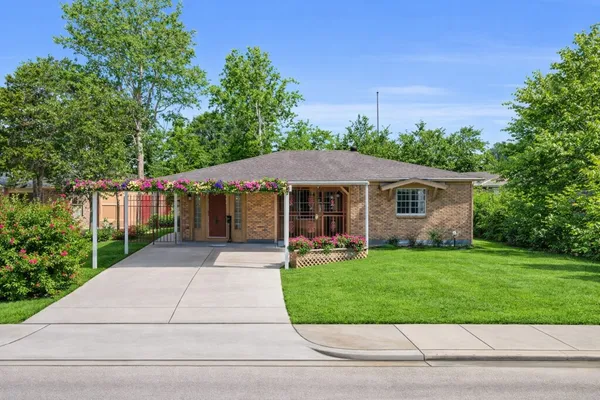 $225,000 | 3922 Simsbrook Drive, Houston, TX 77045