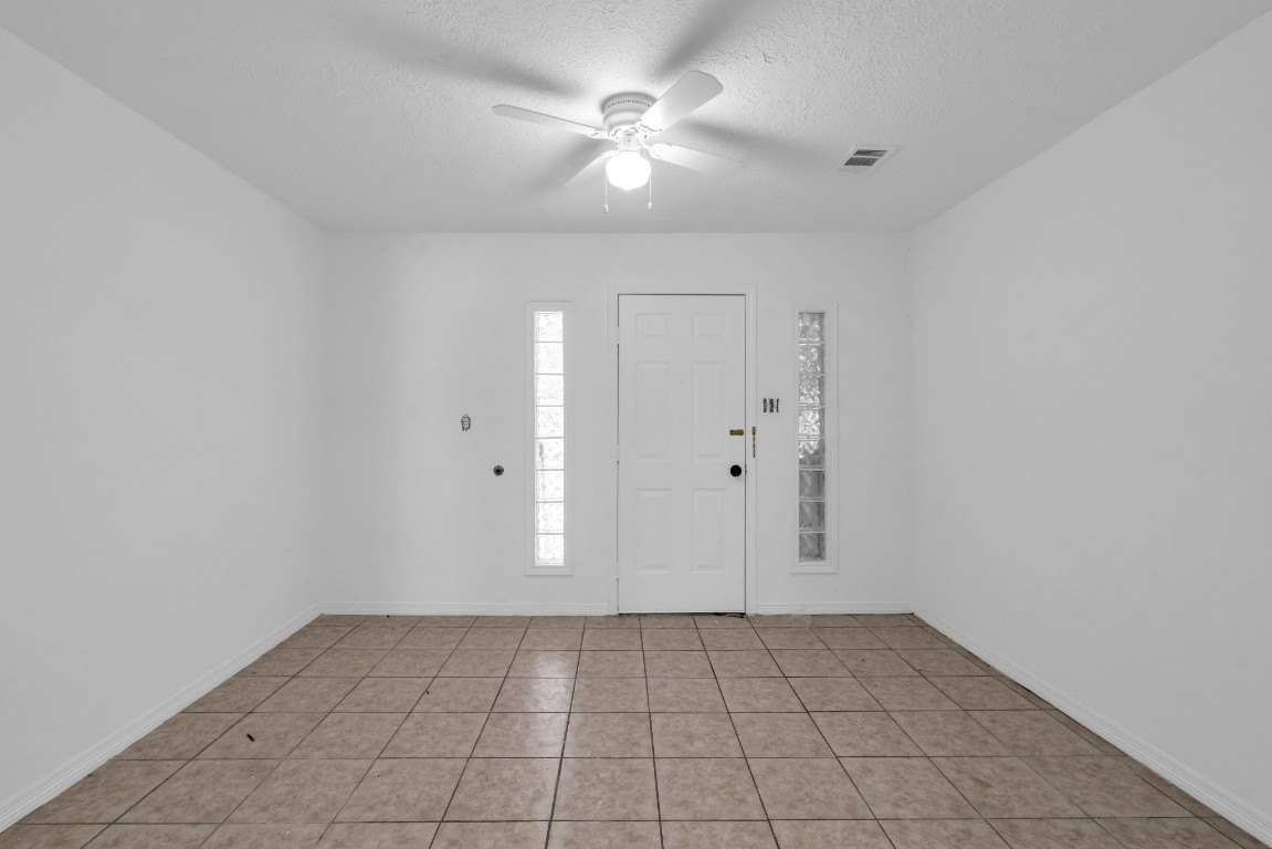 3922 Simsbrook Drive Houston, TX 77045 - Photo 14 of 32 This Flex room can double as a Family Room or 3rd Bedroom!