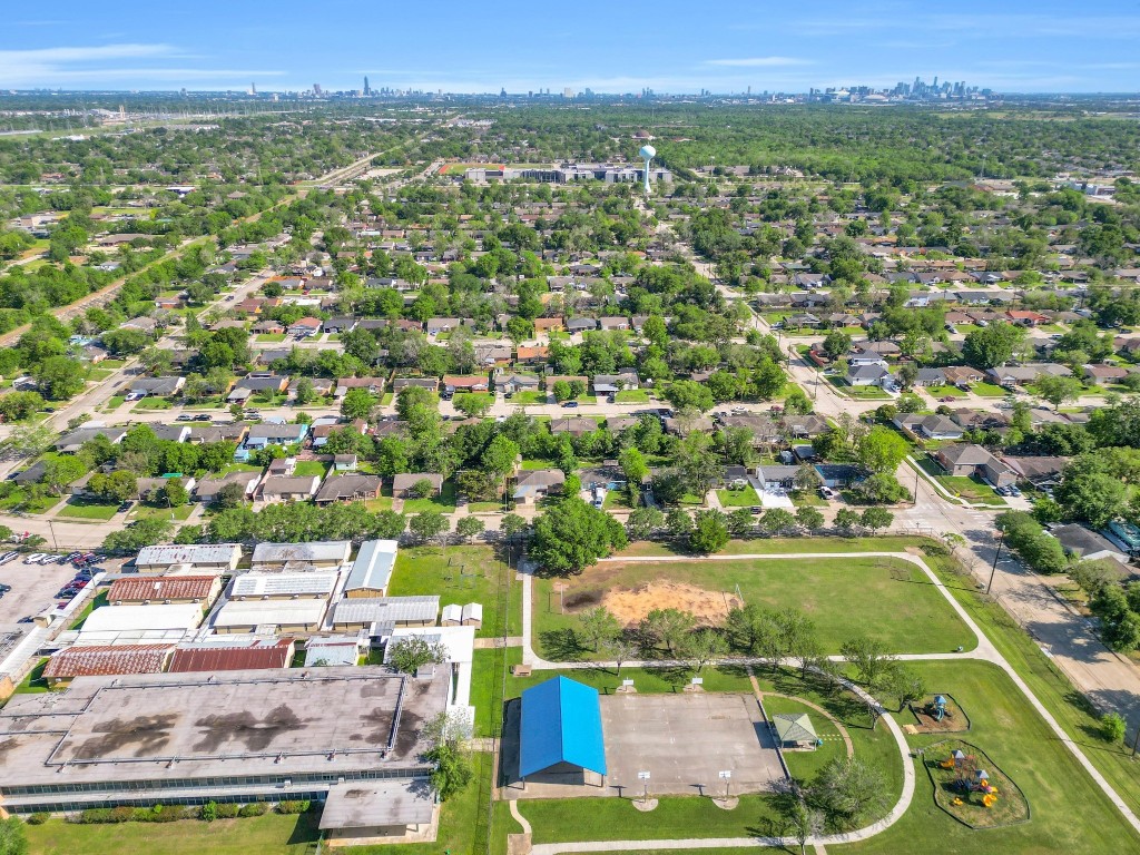 3922 Simsbrook Drive Houston, TX 77045 - Photo 21 of 32