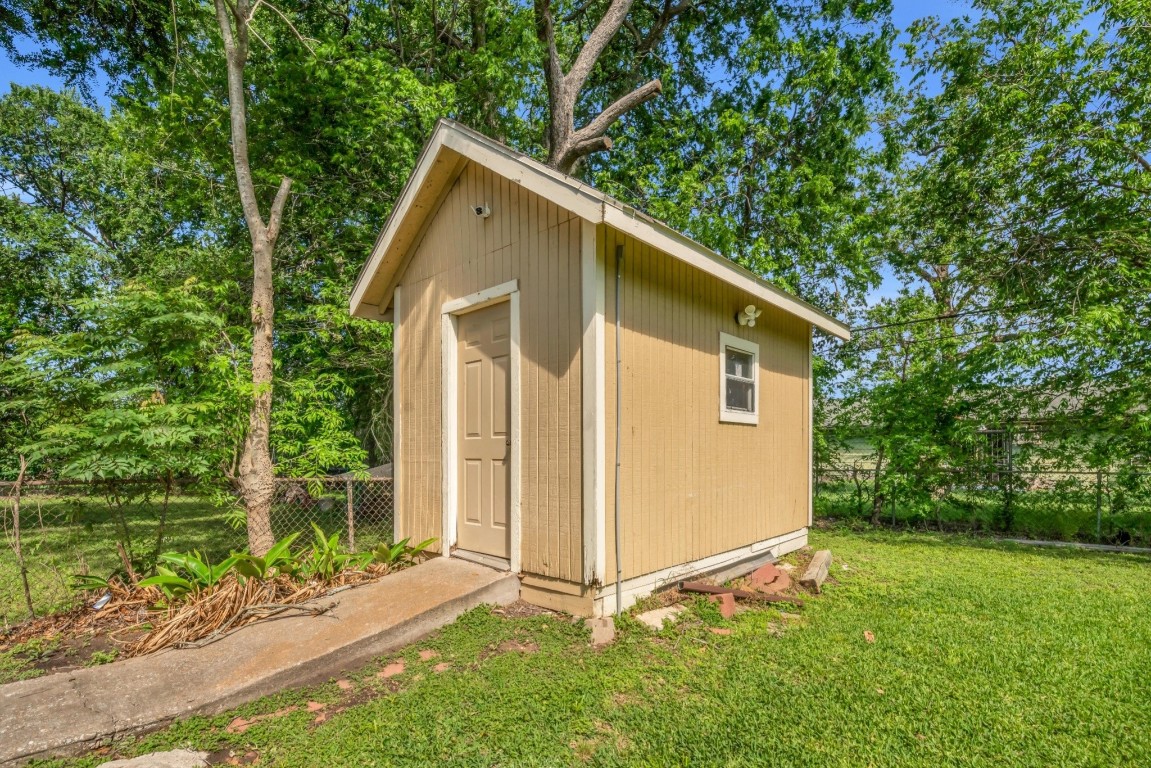 3922 Simsbrook Drive Houston, TX 77045 - Photo 25 of 32 With a lil imagination & elbow grease, this solid structure could be built into additional detached bedroom!