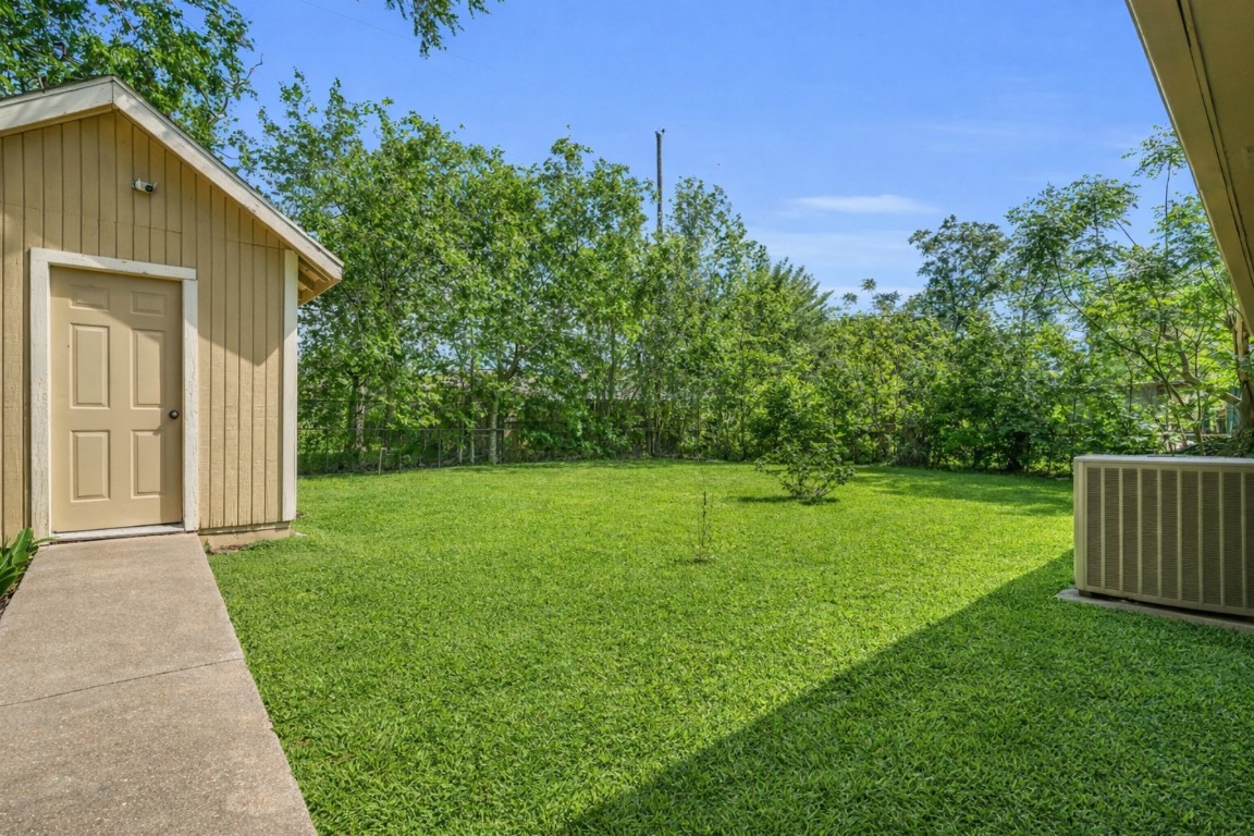 3922 Simsbrook Drive Houston, TX 77045 - Photo 27 of 32 Plenty of room for kids to play in the back yard!