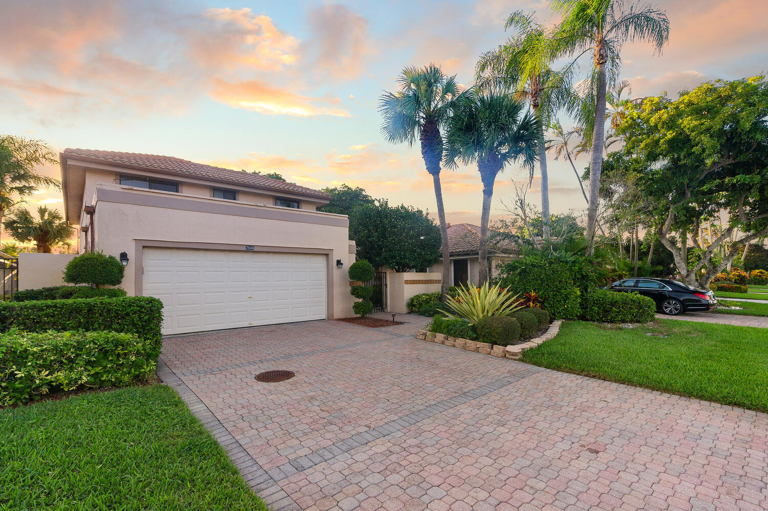 7646 Glendevon Ln-large-016-020-Justin L