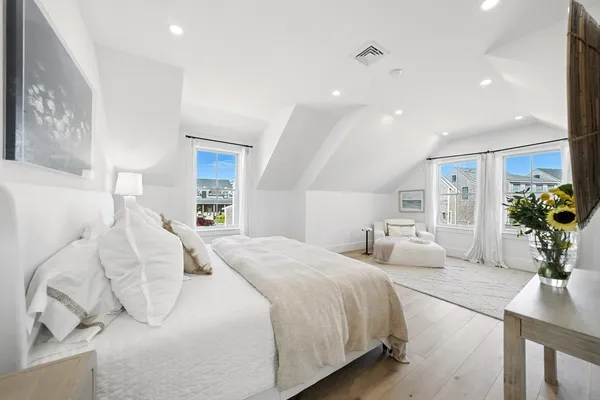 $2,850,000 | 4 Goldenrod Court, Nantucket, MA 02554