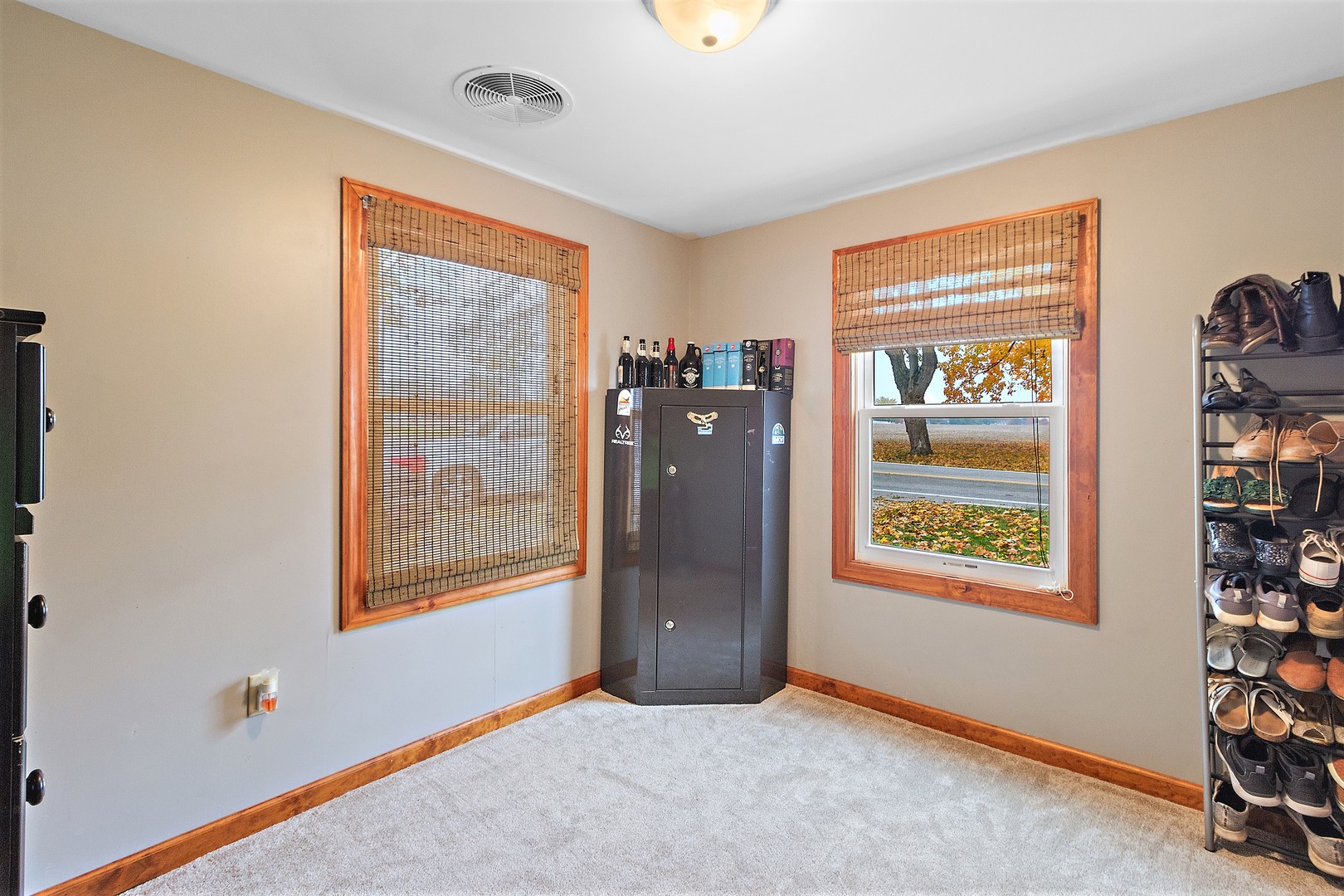 3100 Sportsman Club Road Bourbonnais, IL 60914 - Photo 13 of 15 an empty room with windows and closet