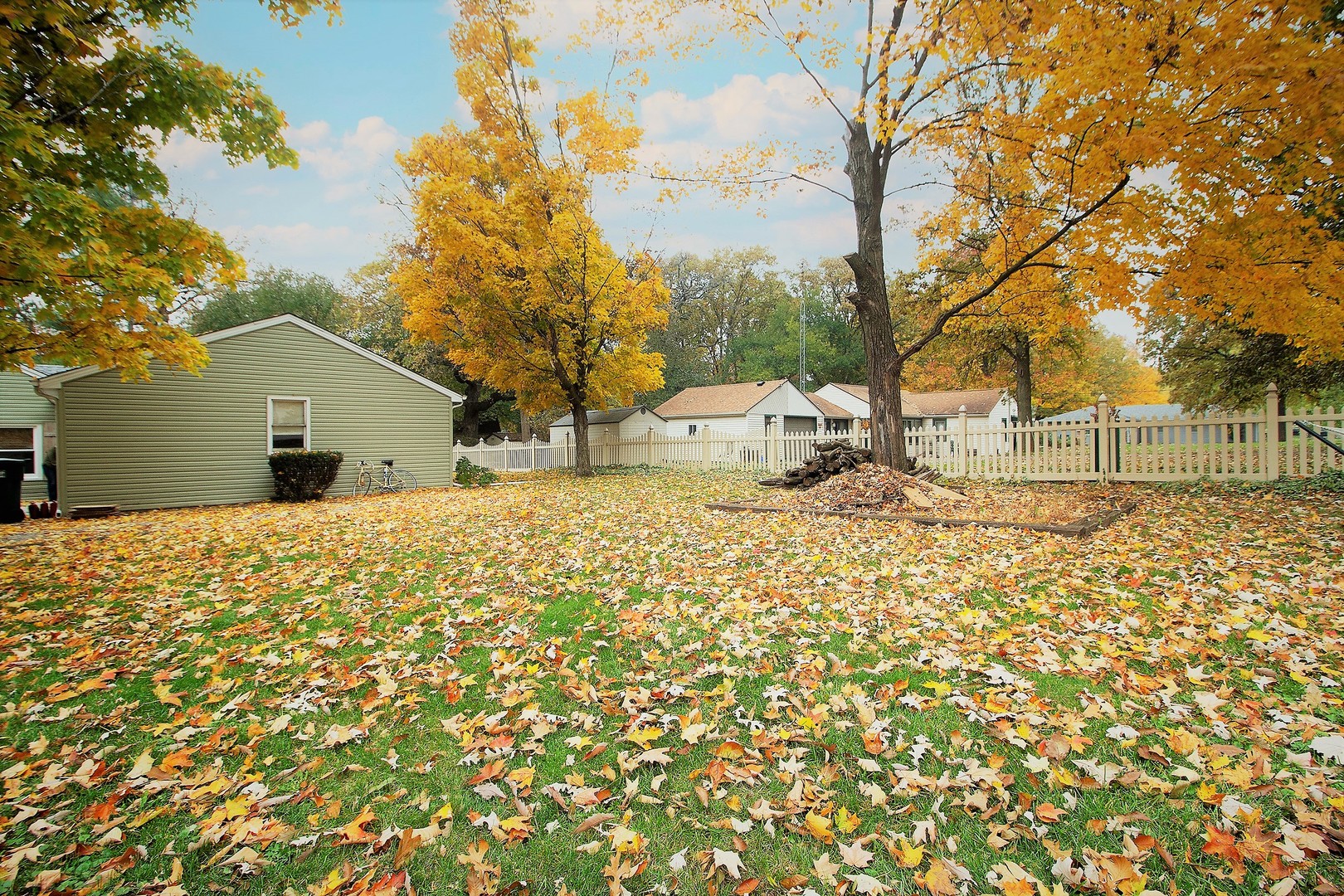 3100 Sportsman Club Road Bourbonnais, IL 60914 - Photo 15 of 15 a backyard of a house with large trees