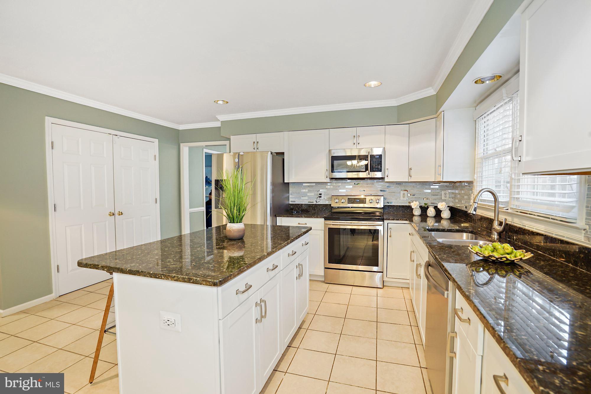 7110 Dudrow Court Springfield, VA 22150 - Photo 21 of 51 Kitchen