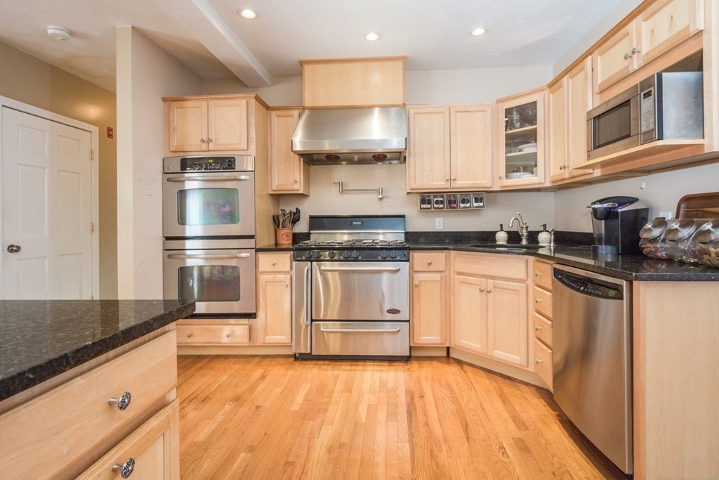 47 Dawson Road Worcester, MA 01602 - Photo 4 of 29 Gallery Image 4