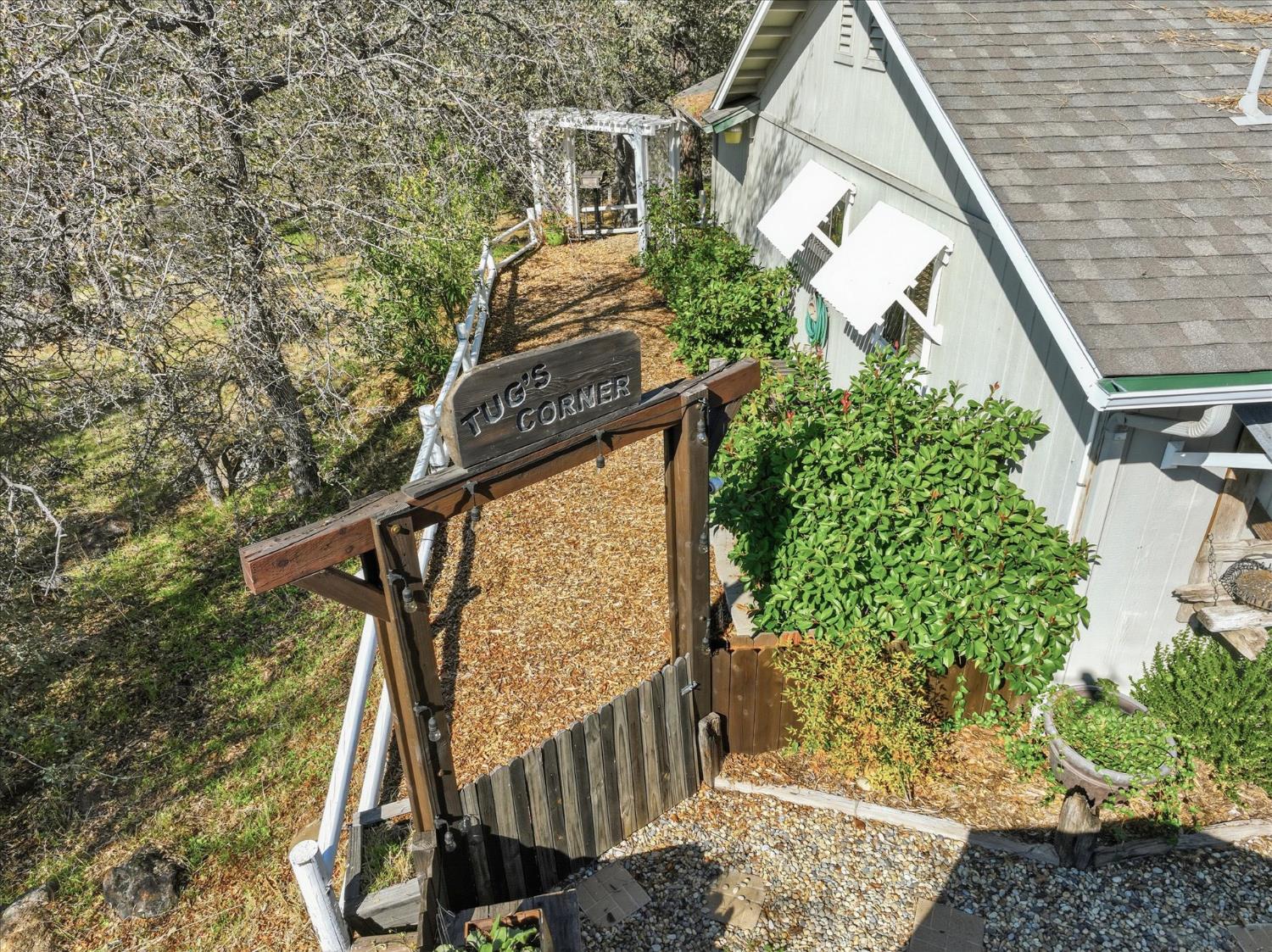 32583 River Knolls Road Coarsegold, CA 93614 - Photo 60 of 63 a backyard of a house with lots of green space