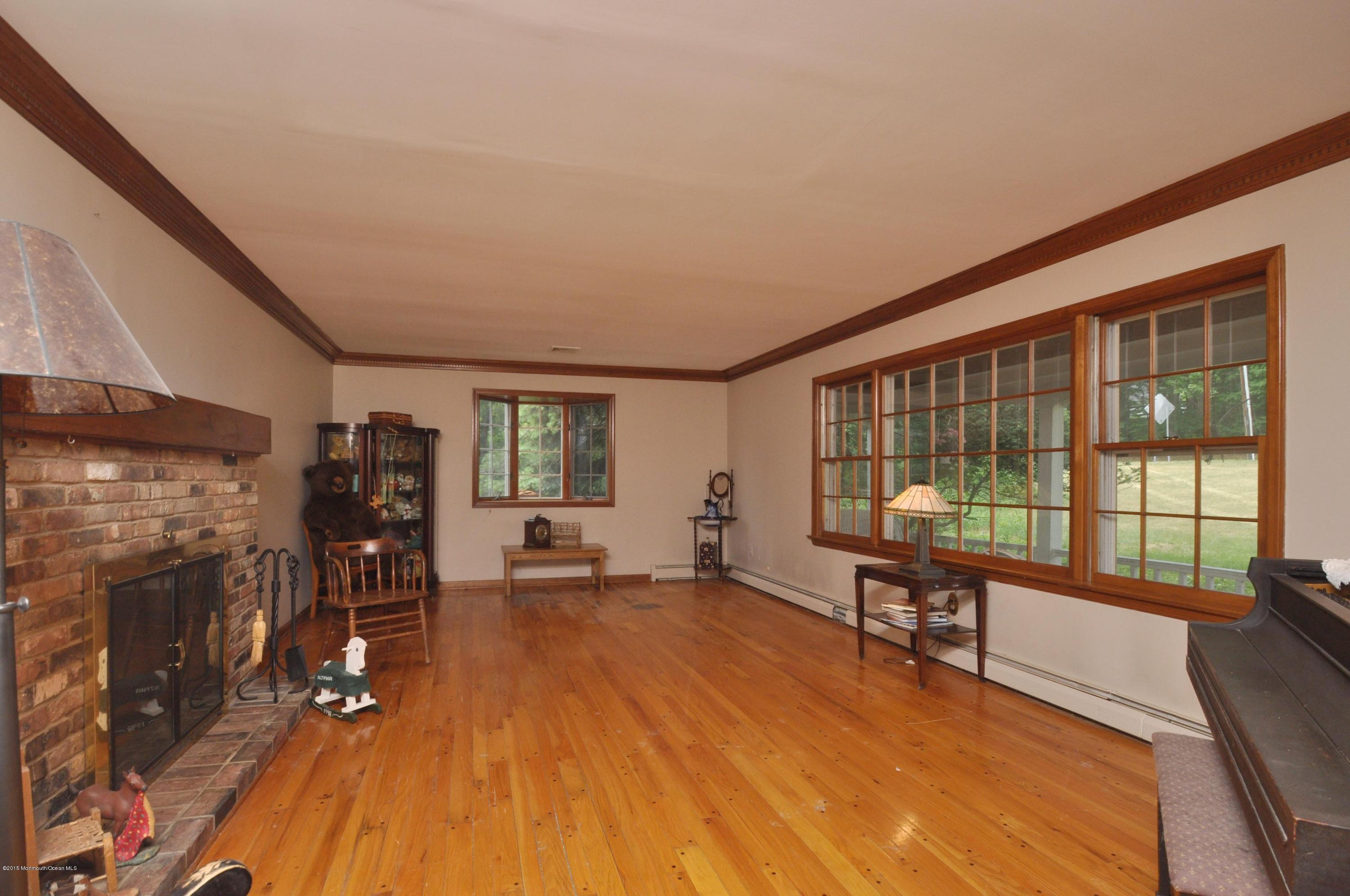 88 Crine Road Colts Neck, NJ 07722 - Photo 8 of 44 DSC_0002