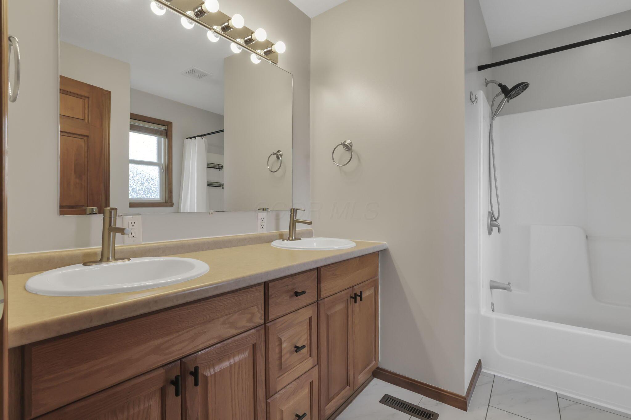 11851 Murlette Road Southwest Stoutsville, OH 43154 - Photo 23 of 44 Master Bath