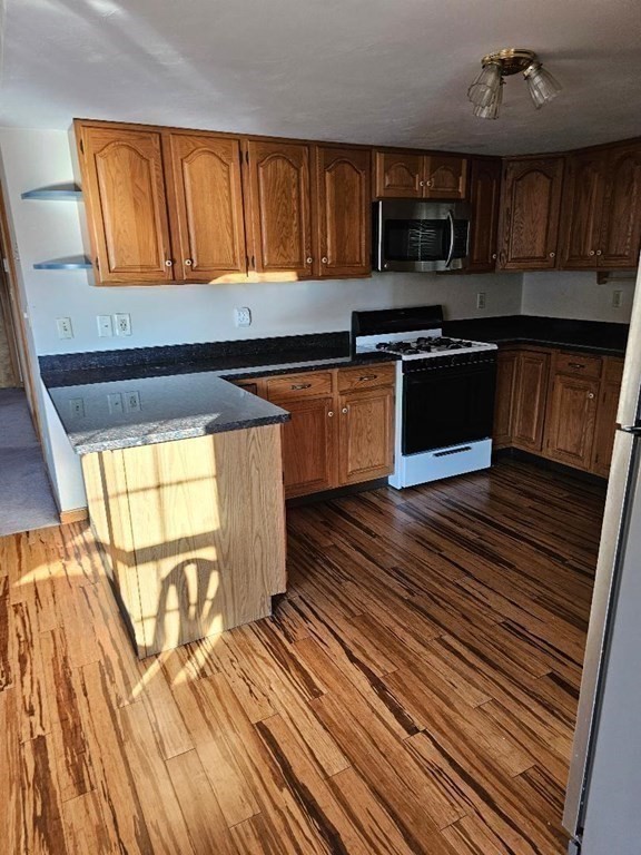 132 Pitman Street Fall River, MA 02723 - Photo 3 of 26