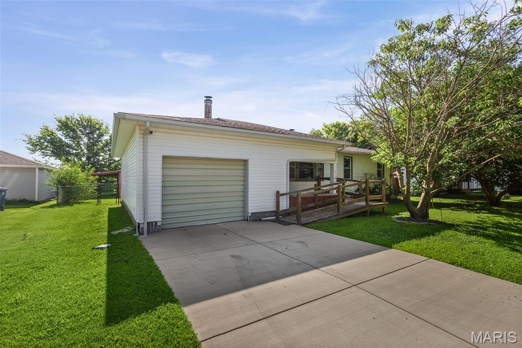 412 Rose Avenue South Roxana, IL 62087 - Photo 2 of 29