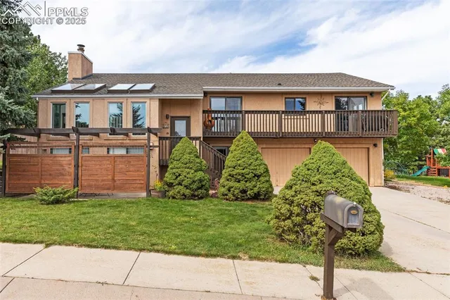 a front view of house with garden