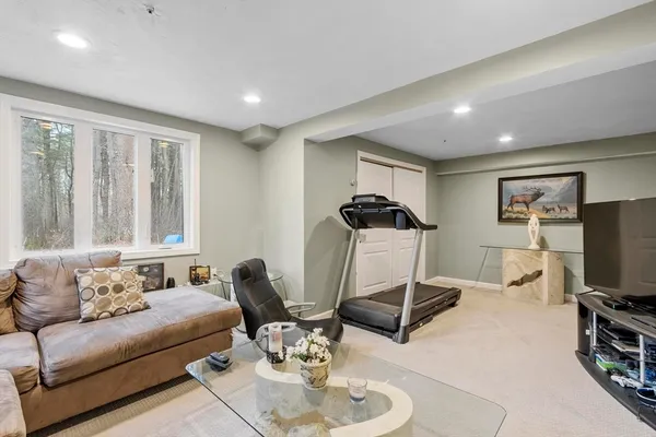 $799,900 | 7 Avon Street, Wilmington, MA 01887