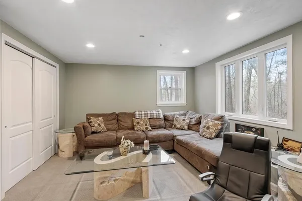 $799,900 | 7 Avon Street, Wilmington, MA 01887