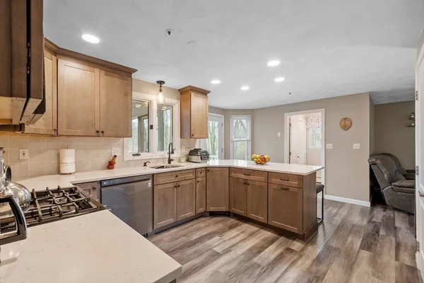 $799,900 | 7 Avon Street, Wilmington, MA 01887