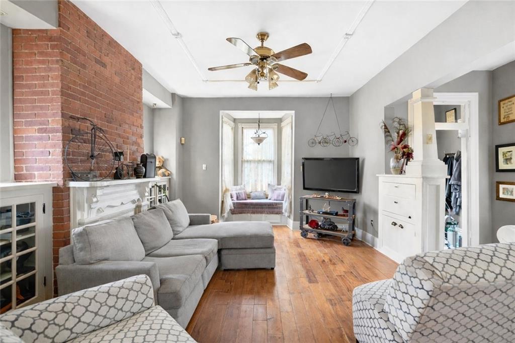 30 Perry Street Pittsburgh, PA 15209 - Photo 12 of 43 This living room measures 15'x14' 'and is appointed with exposed brick, white mantel, window seat, built ins and hardwood floors.