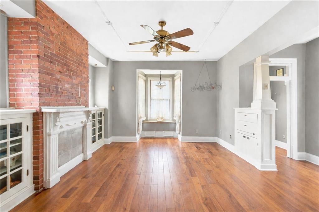 30 Perry Street Pittsburgh, PA 15209 - Photo 13 of 43 This living room emptied of furniture and measures 15'x14' allows you to envision your furniture in the space.