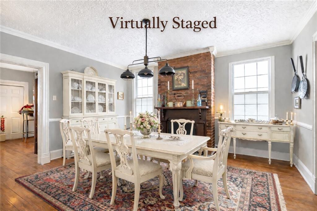 30 Perry Street Pittsburgh, PA 15209 - Photo 20 of 43 This dining room measures 15'x13' and is virtually staged in period style furniture