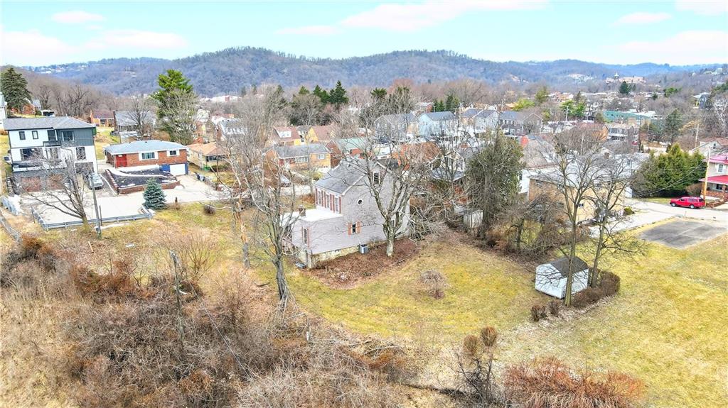 30 Perry Street Pittsburgh, PA 15209 - Photo 8 of 43 This is the winter view of the back yard at 30 Perry Street.