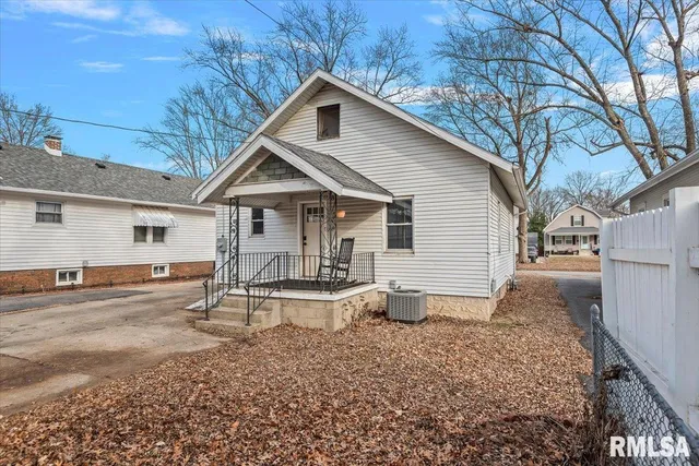 $129,900 | 2409 South Lowell Avenue, Springfield, IL 62704