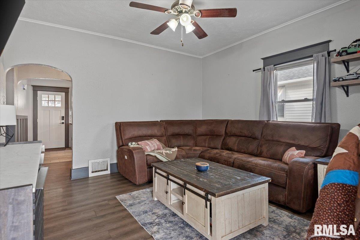 2409 South Lowell Avenue Springfield, IL 62704 - Photo 2 of 23