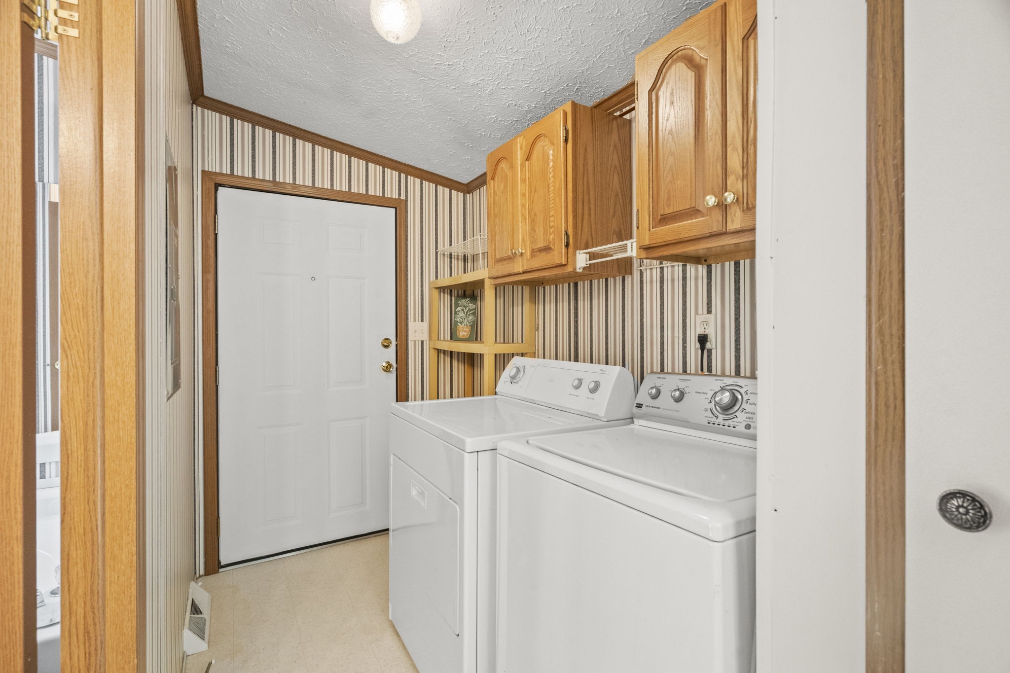 4012 Armstrong Road Springfield, TN 37172 - Photo 23 of 39 a utility room with dryer and washer